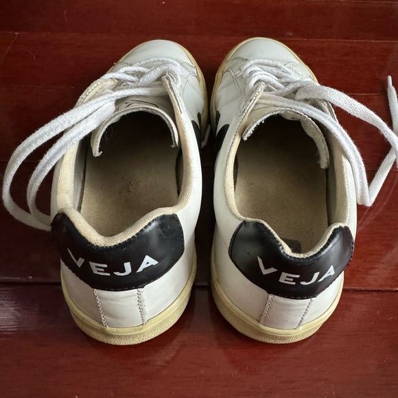 Veja leather shoes - Picture 3 of 5